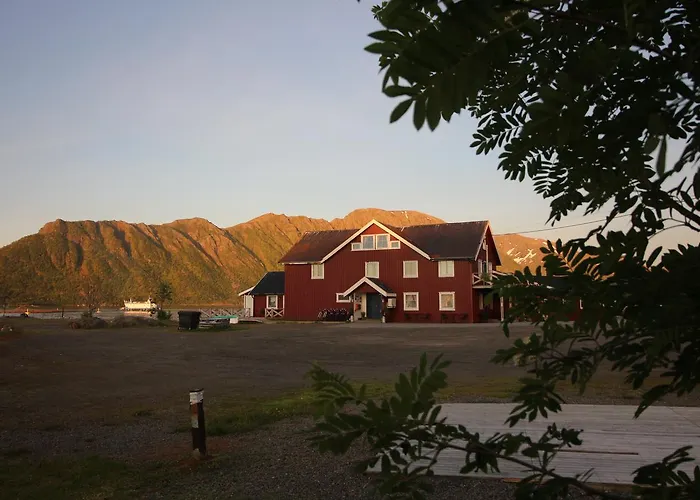 Toftenes Sjohuscamping As Кемпинг *